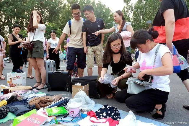 摆什么地摊赚钱呀,摆什么地摊赚钱